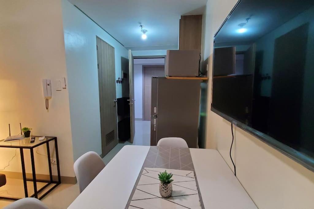 Shore 2 1Br Suite With Balcony Within Mall Of Asia Complex Pasay Exterior photo